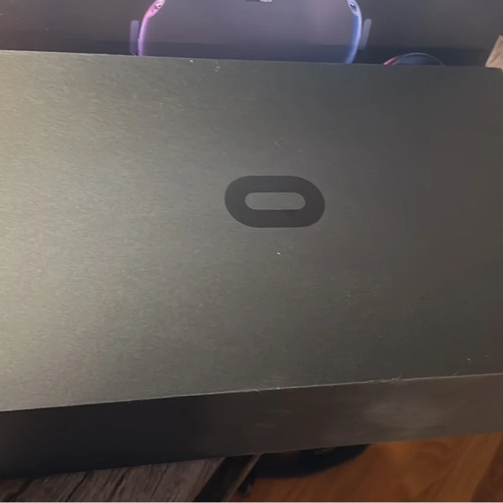 Oculus quest one only use three times no manual like new